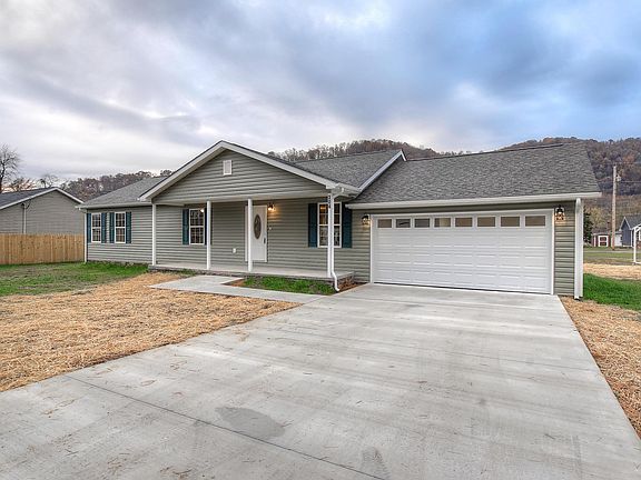 3rd image of 304 Riverwood Cir