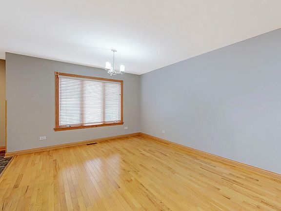 5th image of 1825 Wilmette Ave Unit C