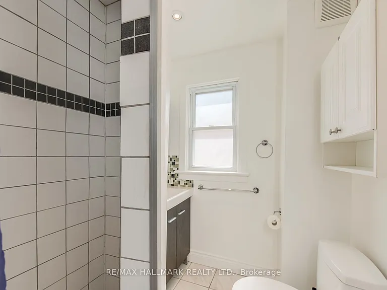 2066 Gerrard St E #UPPER — Photo 7