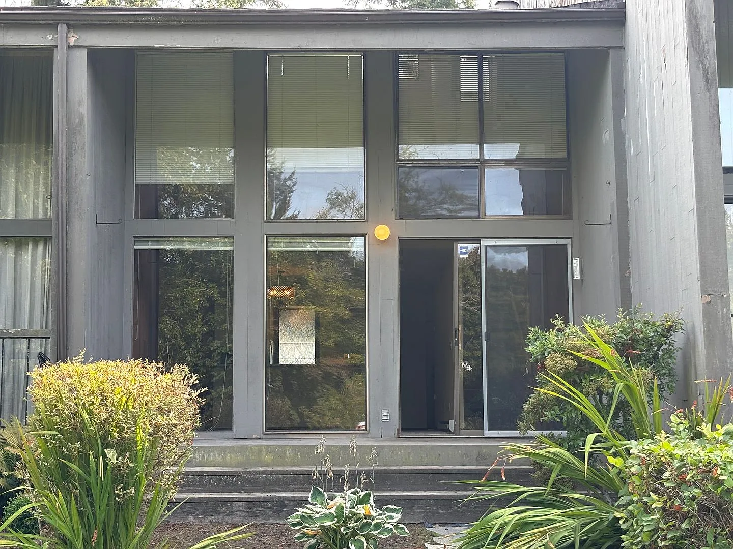 Move In Special!! Lakefront Living In Sought 60/01 Complex — Photo 2
