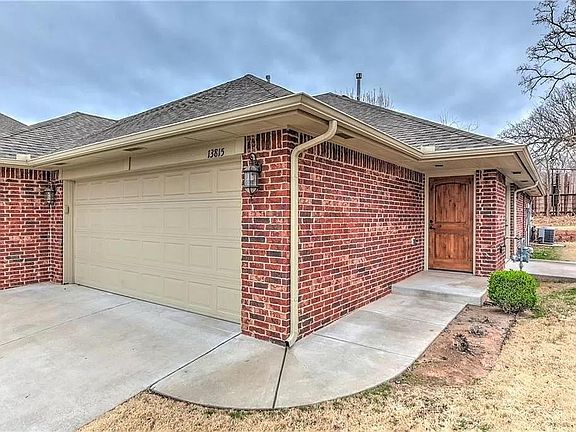 3rd image of 13813 Oxford Dr