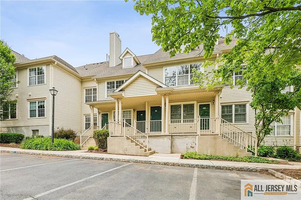 2 bed, 2.0 bath, 1827 sqft, $4,000 — Photo 1