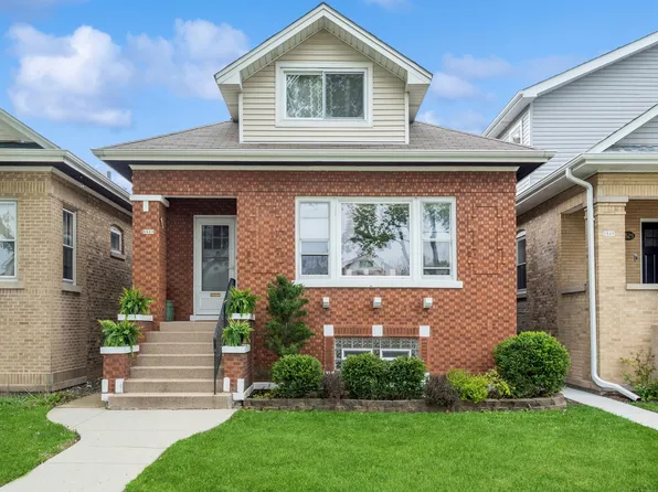 5523 W Roscoe St, Chicago, IL 60641