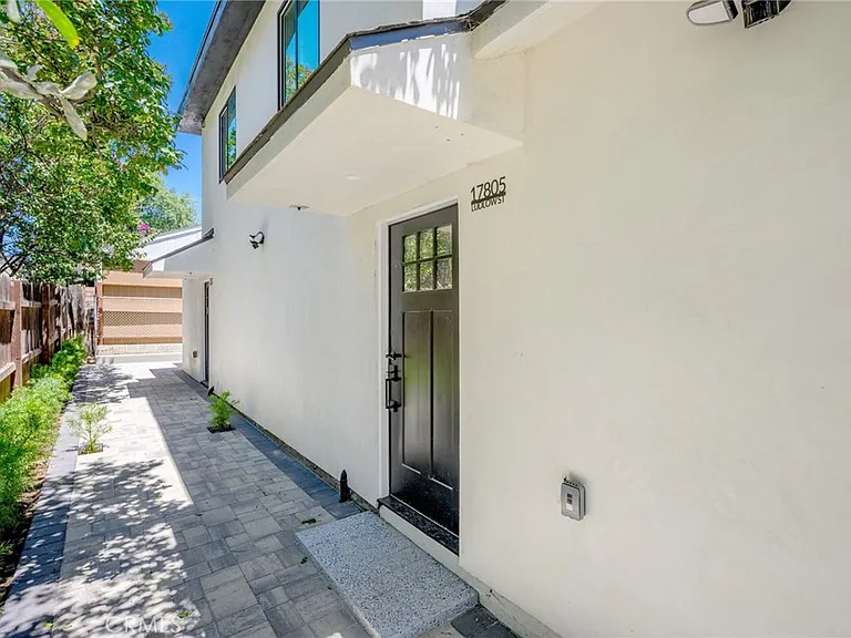 17805 Ludlow St — Photo 3