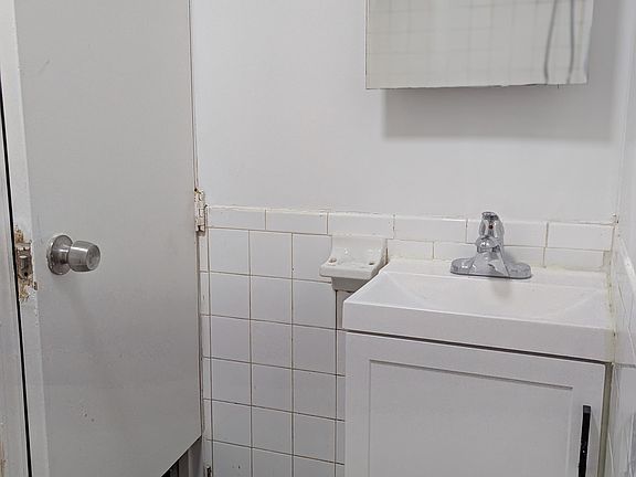 3rd image of 137 W 28th St Floor 2