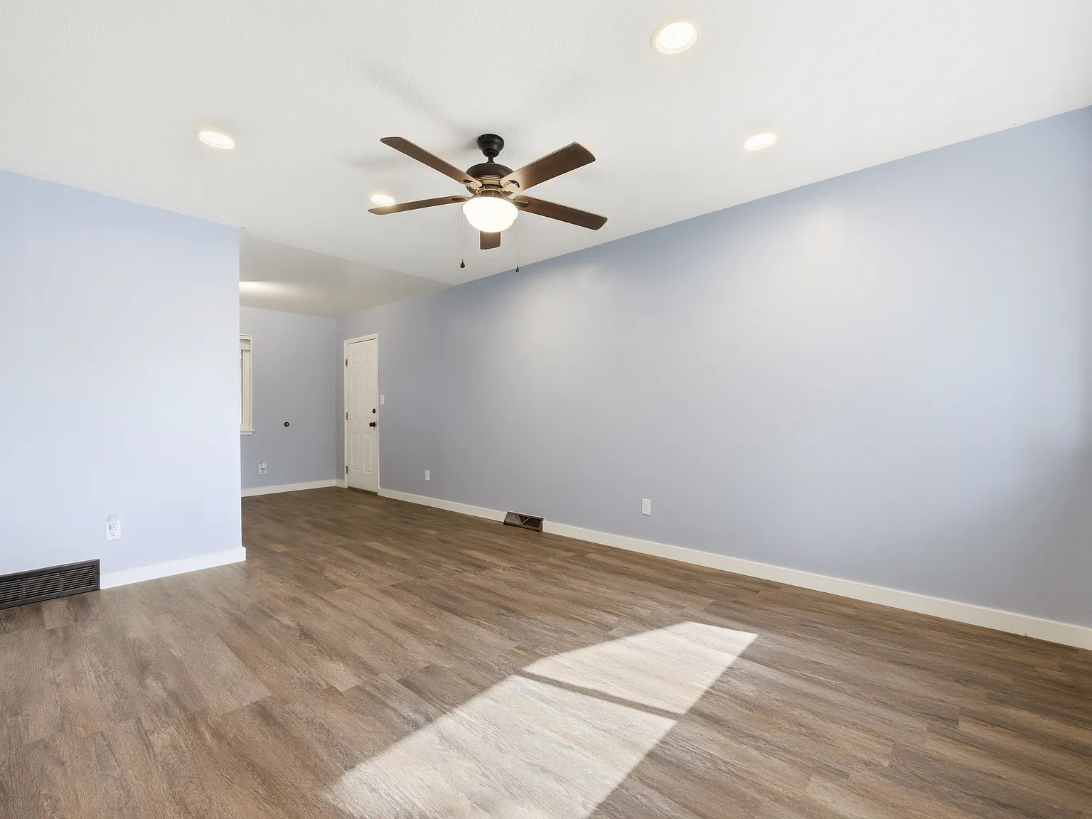 3 bed, 910 sqft, $2,500 — Photo 4