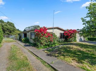 430 9th St SE, Bandon, OR 97411