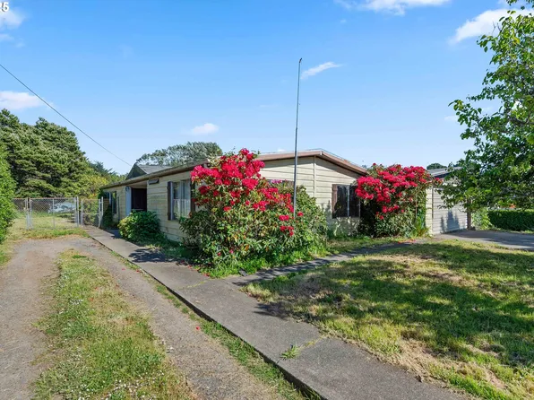 430 9th St SE, Bandon, OR 97411
