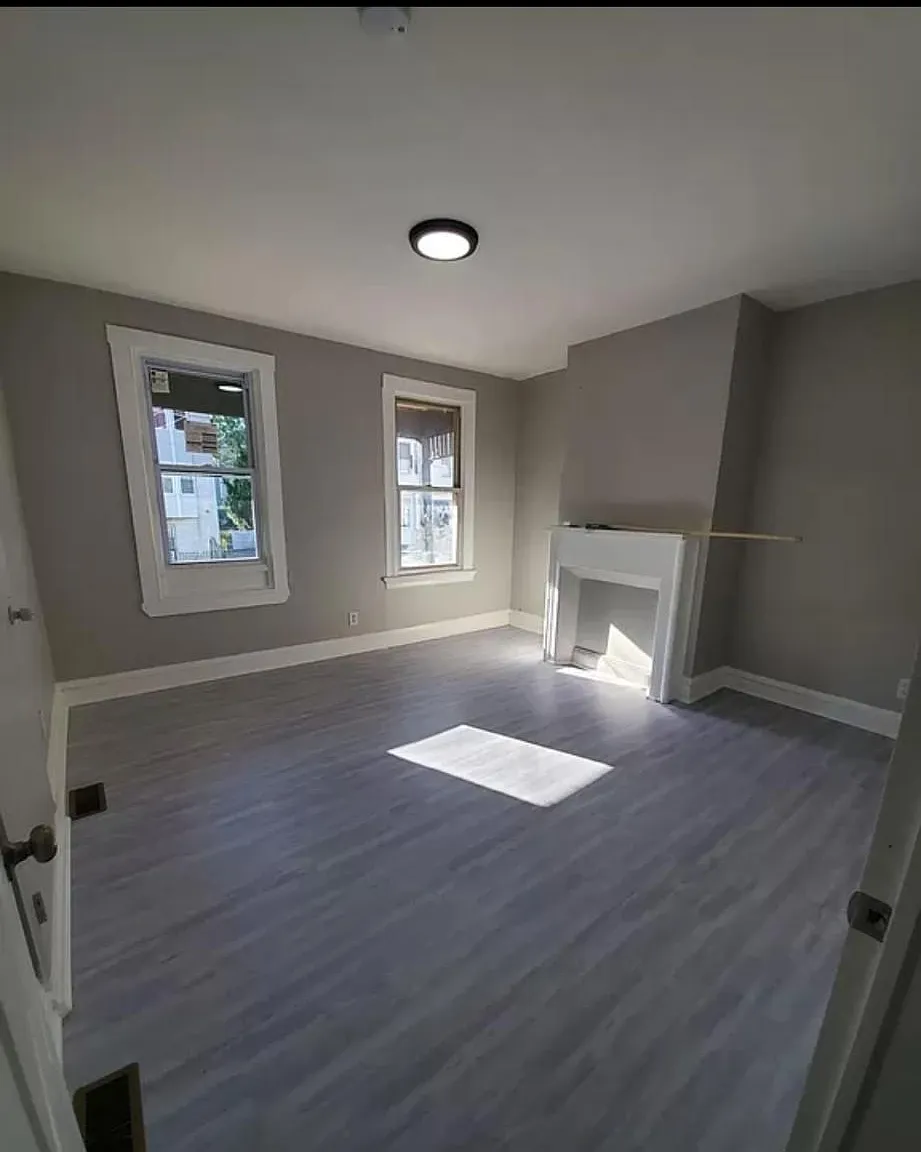 3 bed, 1250 sqft, $2,500 — Photo 4