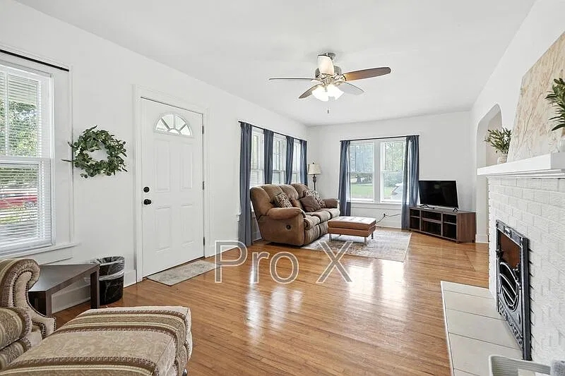2 bed, 1.0 bath, $1,780 — Photo 4