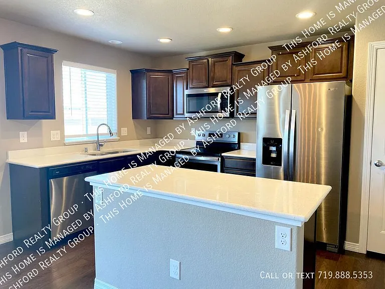 6142 Meadowbank Ln — Photo 2