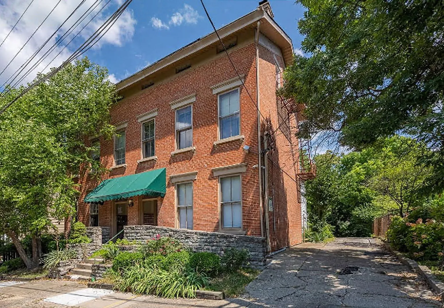 2 bed, 1.0 bath, $1,615 — Photo 1