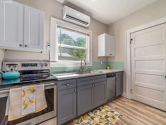 3rd image of 577 Madison St