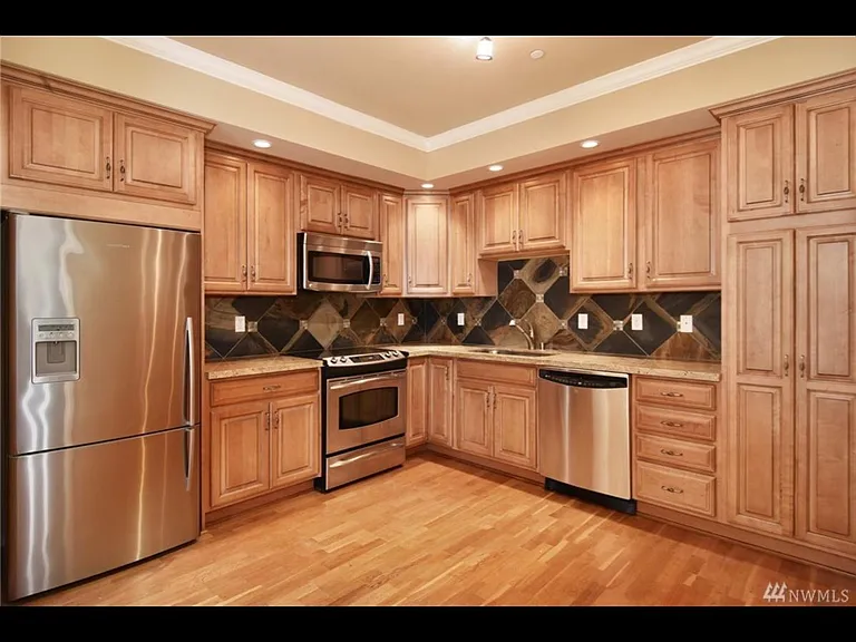 4116 California Ave SW — Photo 2