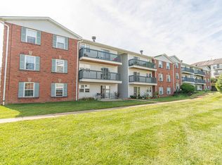 Village Green, Chesterfield, MO 63017