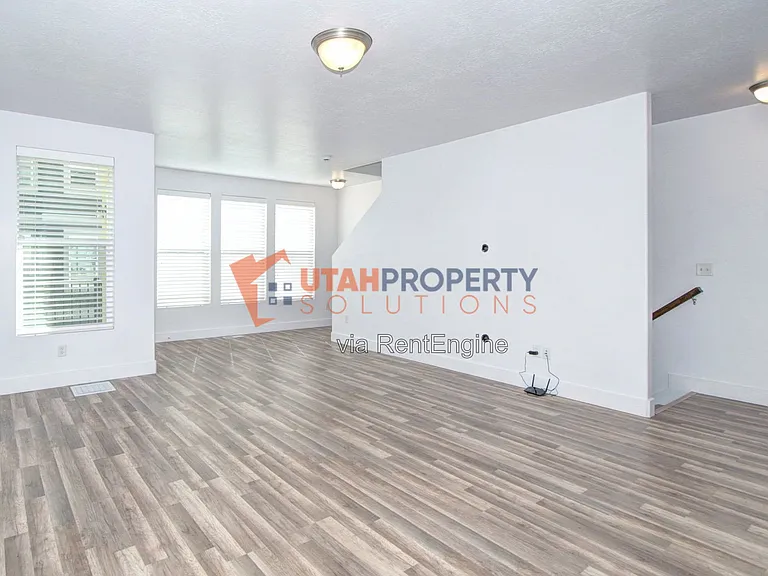 1790 W Dalmeny Way — Photo 7