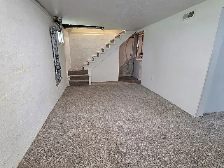 103 E Center St — Photo 13