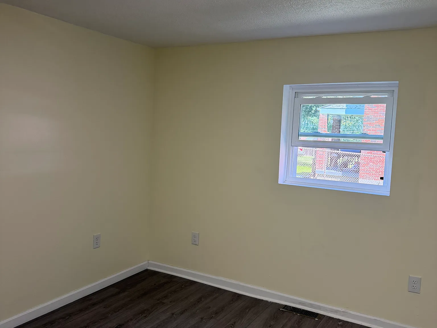 Studio, 950 sqft, $900 — Photo 2