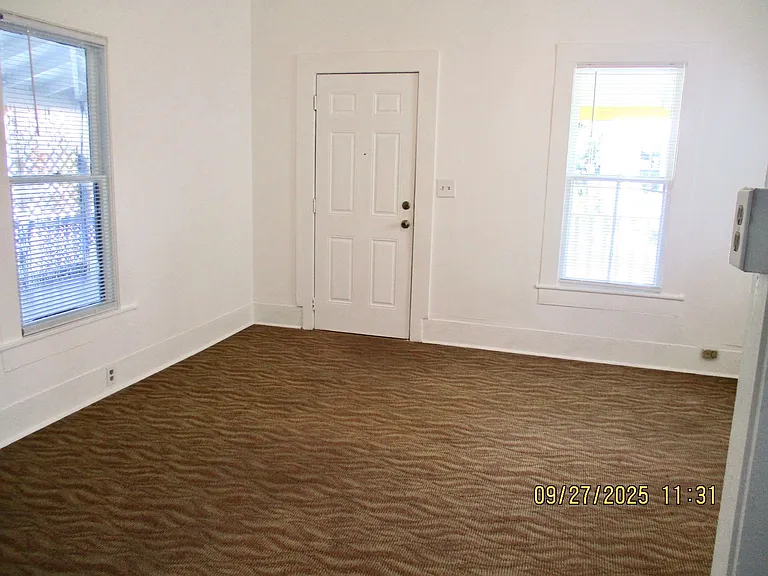 131 Cottage Ln — Photo 3