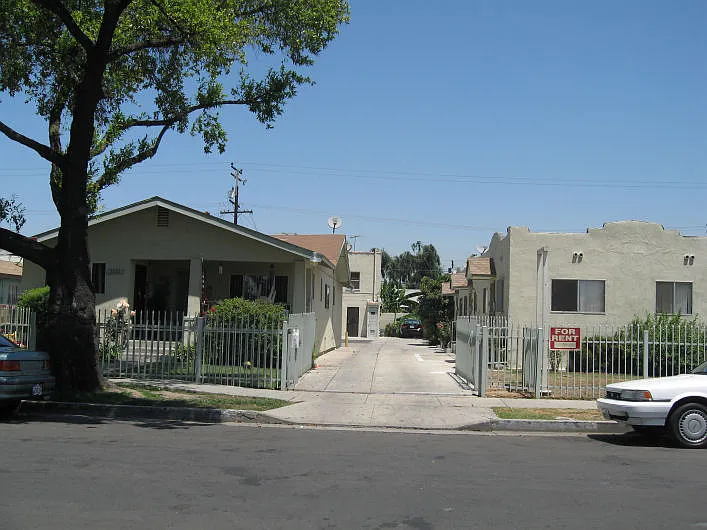 2771 1/2 Glenwood Pl — Photo 1
