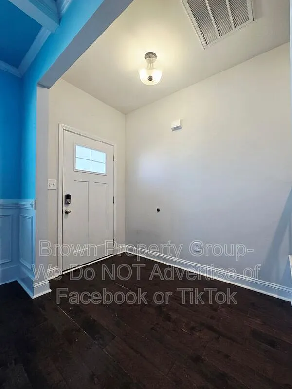 5 bed, 3.5 bath, 2200 sqft, $2,250 — Photo 3