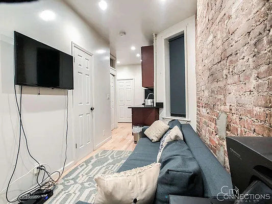 Rented by City Connections Realty | media 48