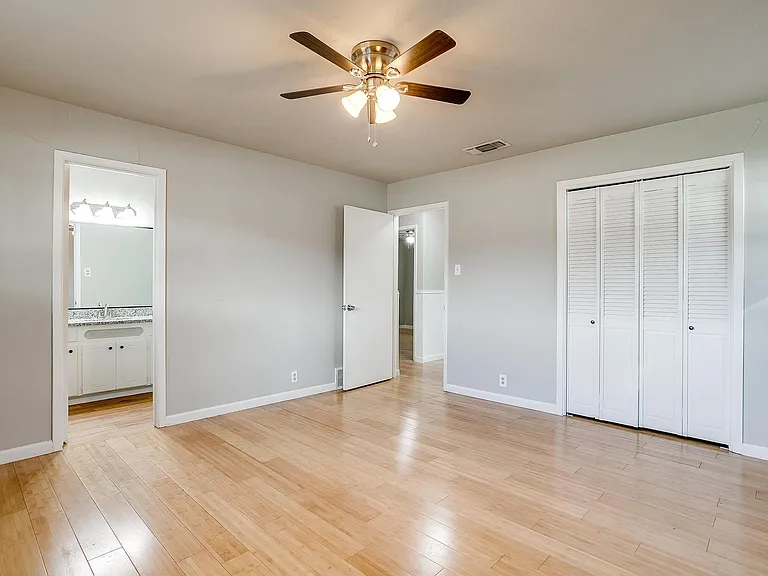 109 SE Dian St — Photo 16