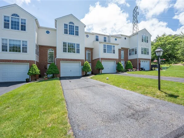 318 Links Ct, Delmont, PA 15626