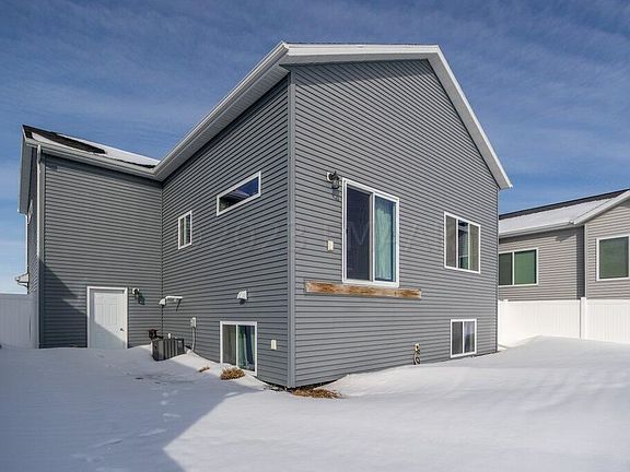3rd image of 3041 38th Ave S