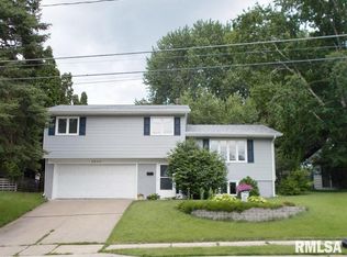 1015 14th St, Bettendorf, IA 52722