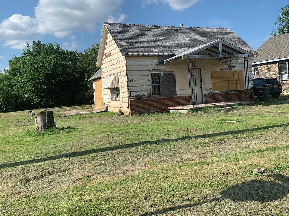 2nd image of 322 W Maple St