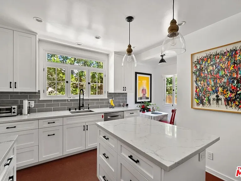 202 N Gower St — Photo 9