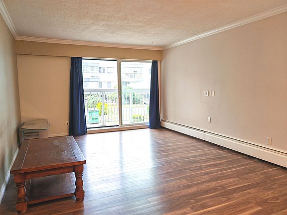 3rd image of 6420 Buswell St #101