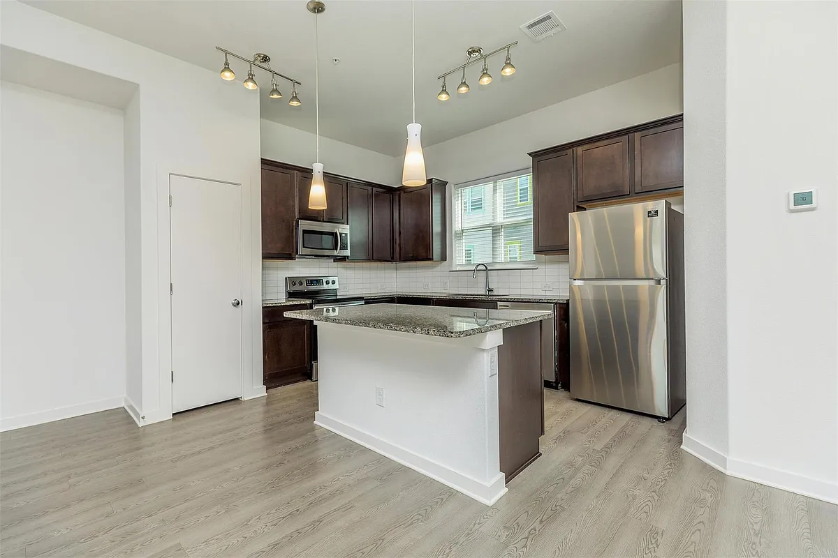 Building Photo - 428 Ozark Trl