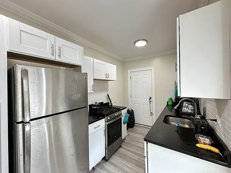3817.5 N Greenview Ave #W3 — Photo 2