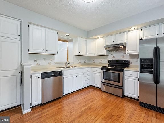 3rd image of 8553 Paragon Ct