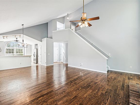 4th image of 435 Valparaiso Ct