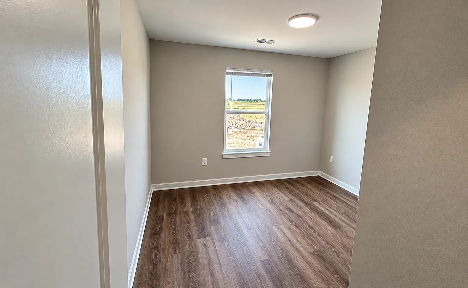 3 bed, 1240 sqft, $1,575 — Photo 4