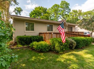 150 Bobolink Ave, Commerce Township, MI 48382