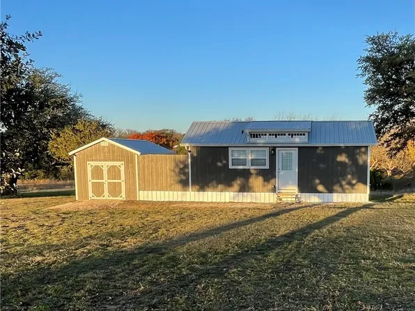 110 Guadalupe Dr, Oglesby, TX 76561