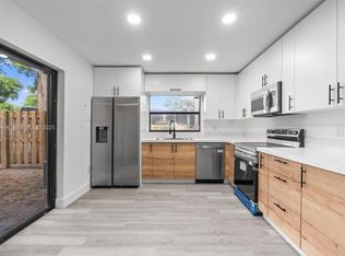 Camelot At Kings Meadow, Miami, FL 33186