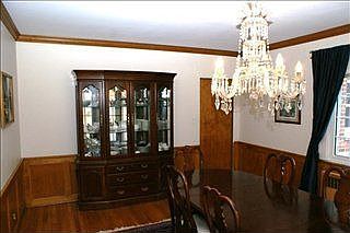 4th image of 135 Thruston Blvd E