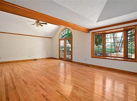 5th image of 5233 Reinhardt Dr