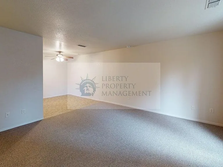 915 Kenwood Ave #3 — Photo 5