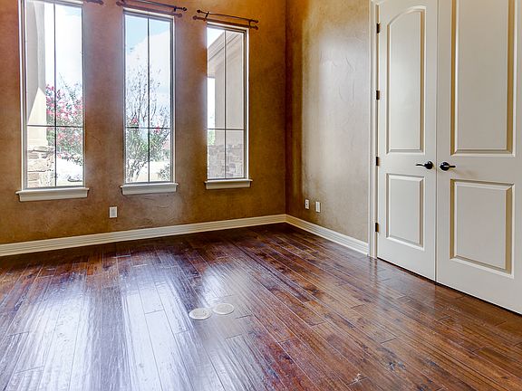 4th image of 1315 Vintage Way