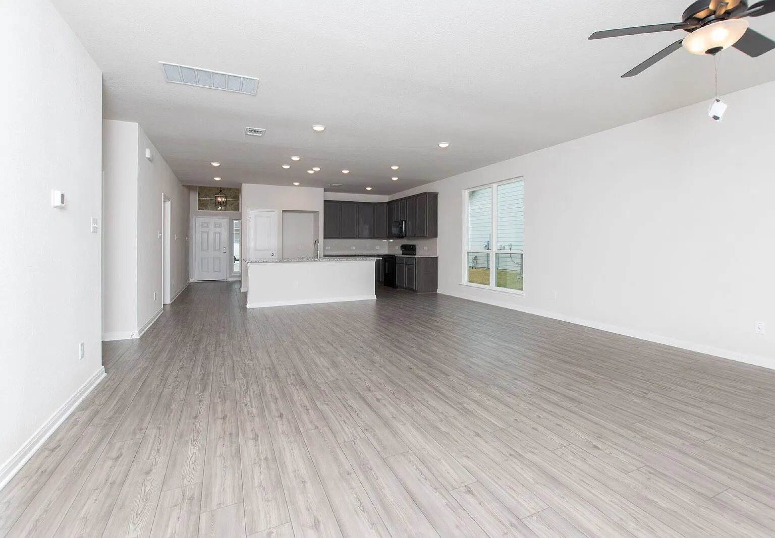 3 bed, 2.0 bath, 1562 sqft, $1,795 — Photo 4