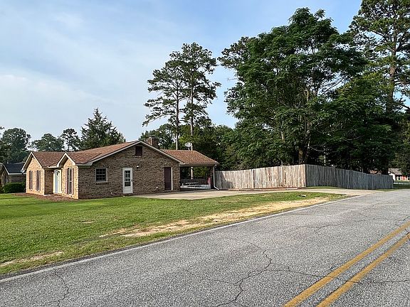 3rd image of 7812 Crescent Dr