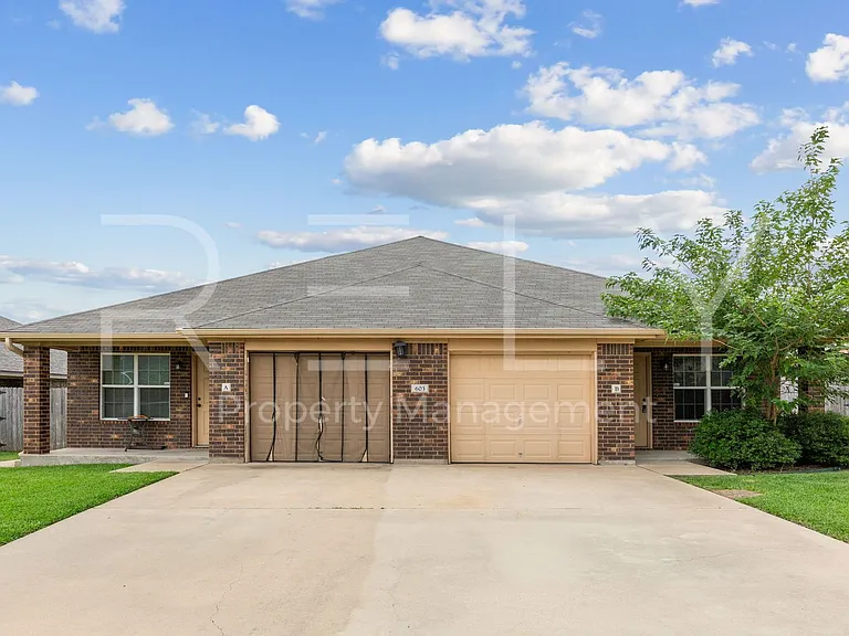 603 W Karey Dr — Photo 1