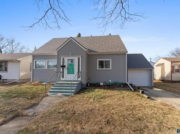 503 S 3rd St, Beresford, SD 57004