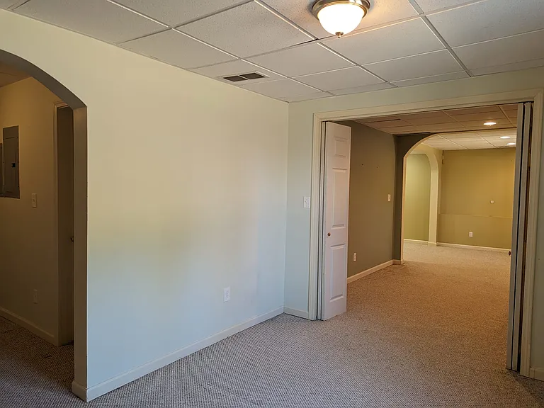 705 Dover Ct — Photo 32